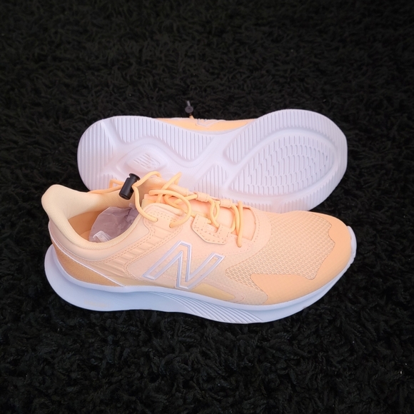 New Balance - Picture 3 of 5